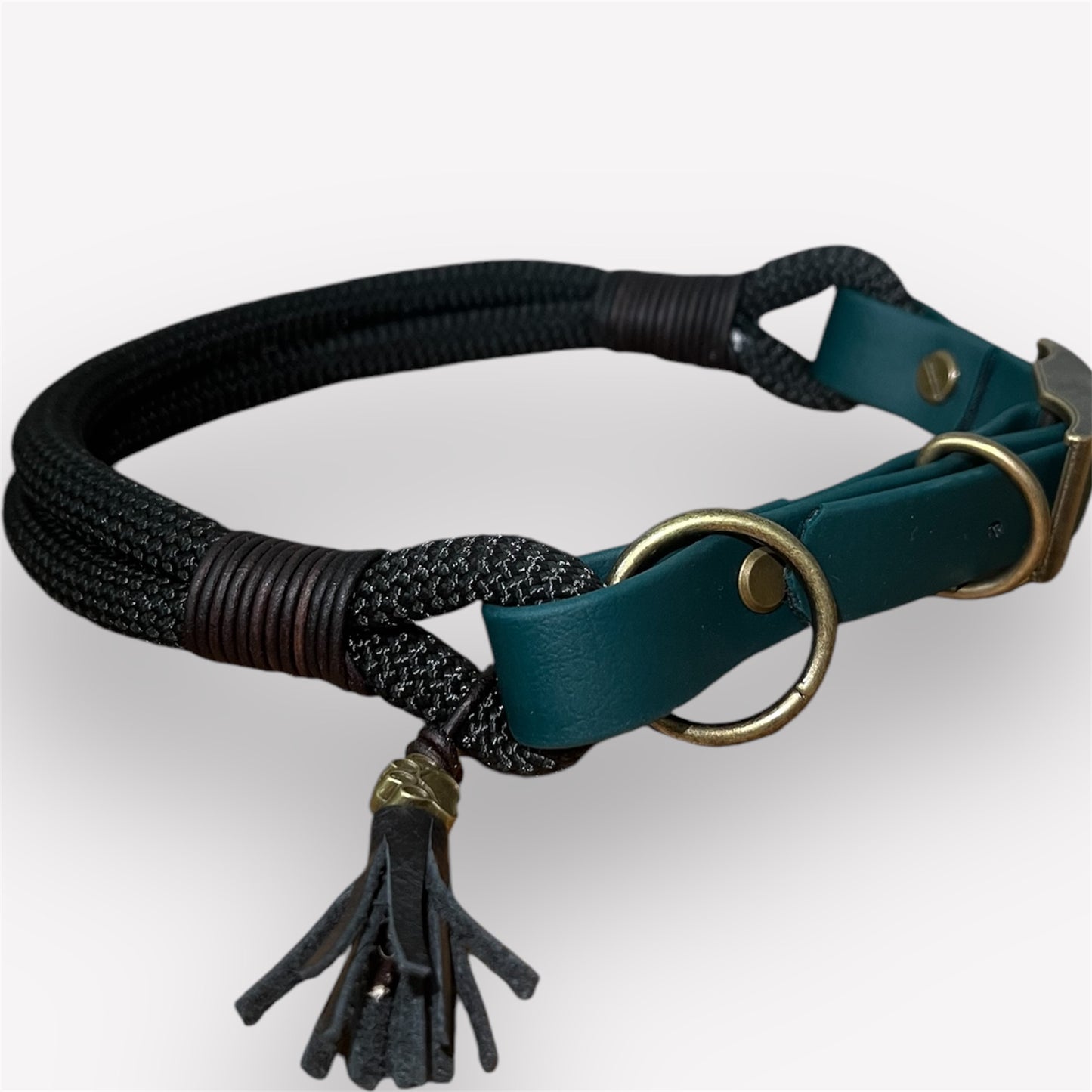 Noble Voyage – Exklusives Biothane & Paracord Halsband
