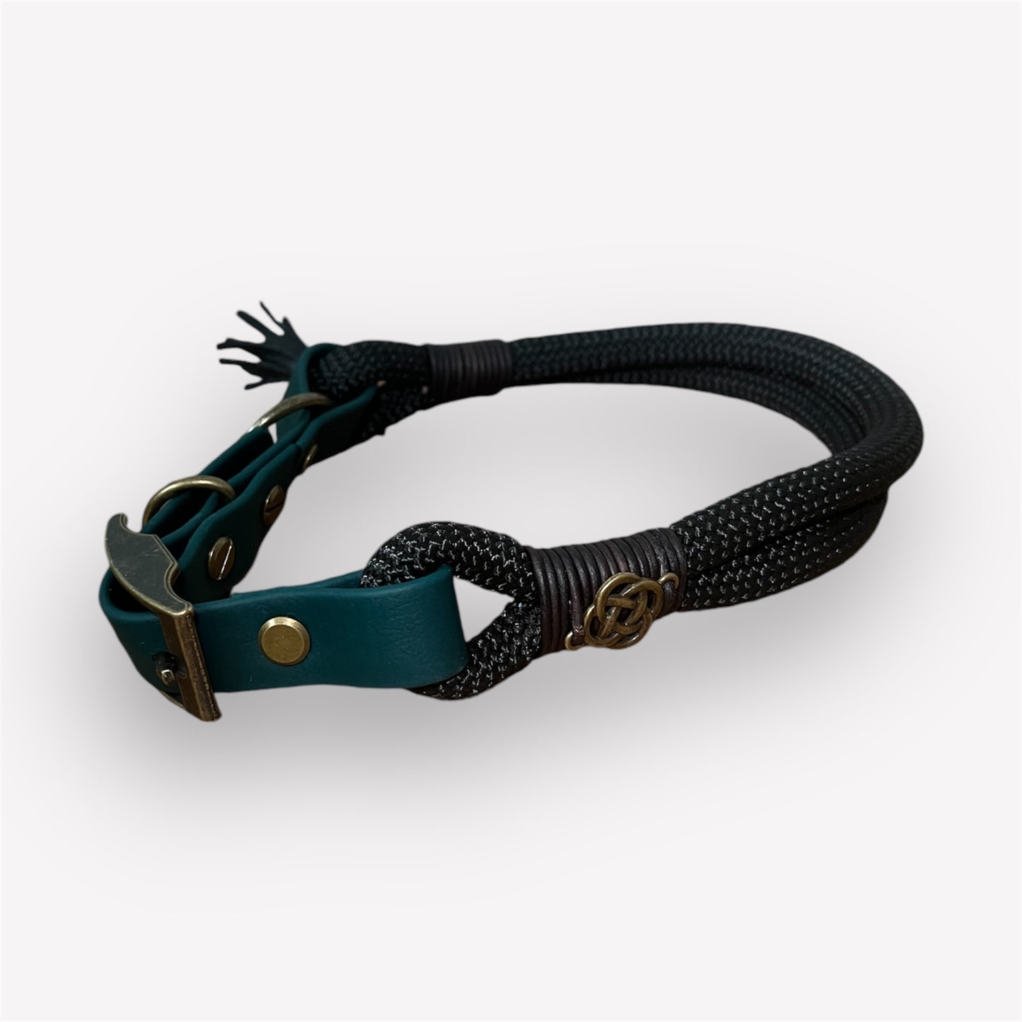 Noble Voyage – Exklusives Biothane & Paracord Halsband