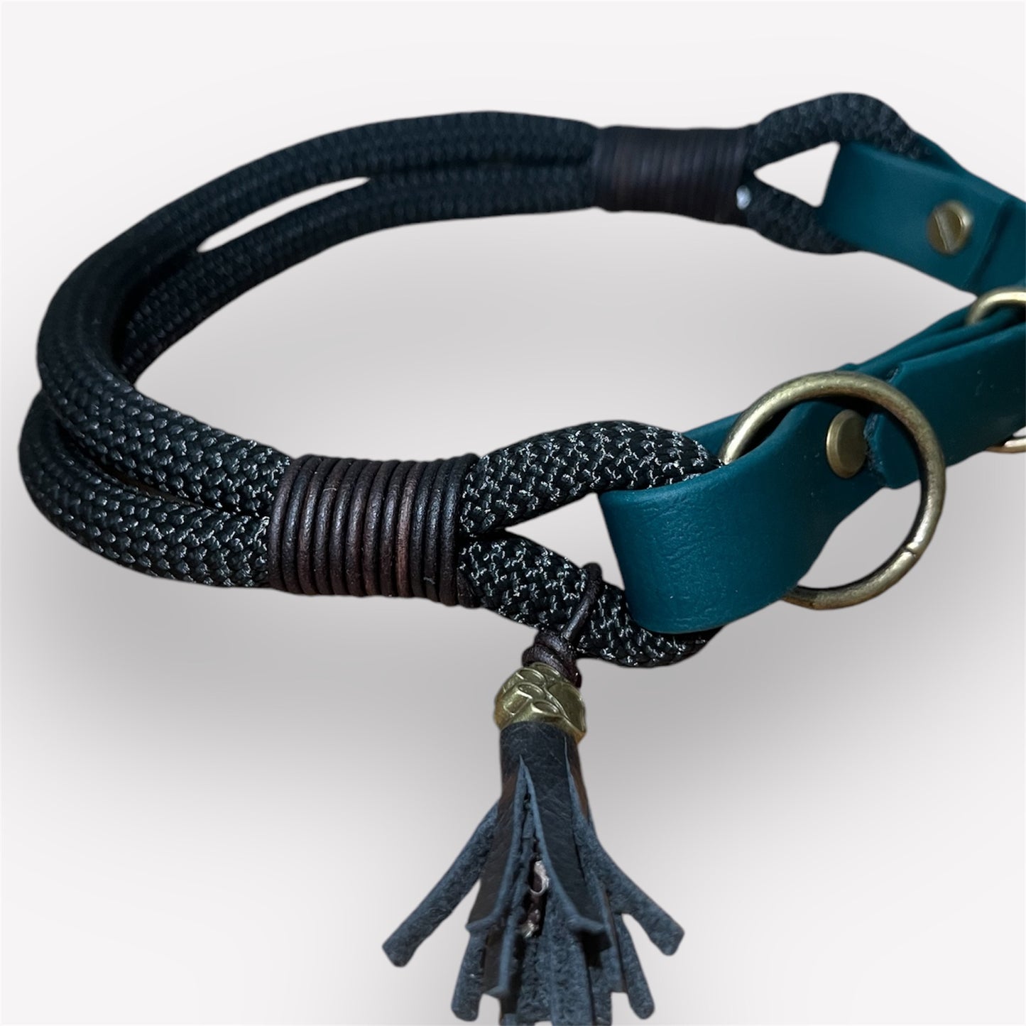 Noble Voyage – Exklusives Biothane & Paracord Halsband