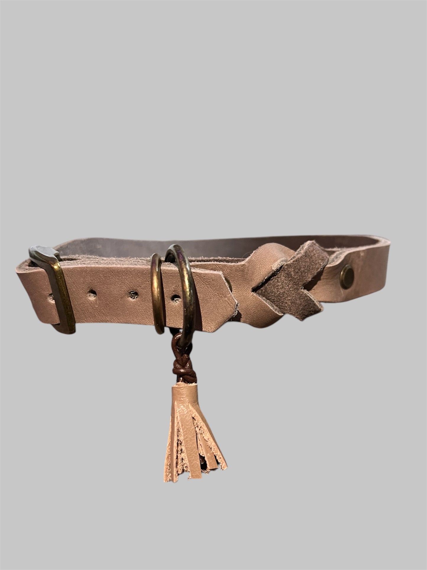 Elegantes Lederhalsband