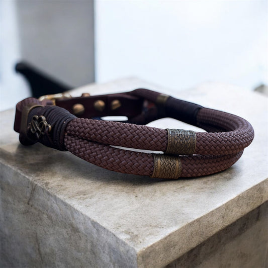 Braunes Halsband