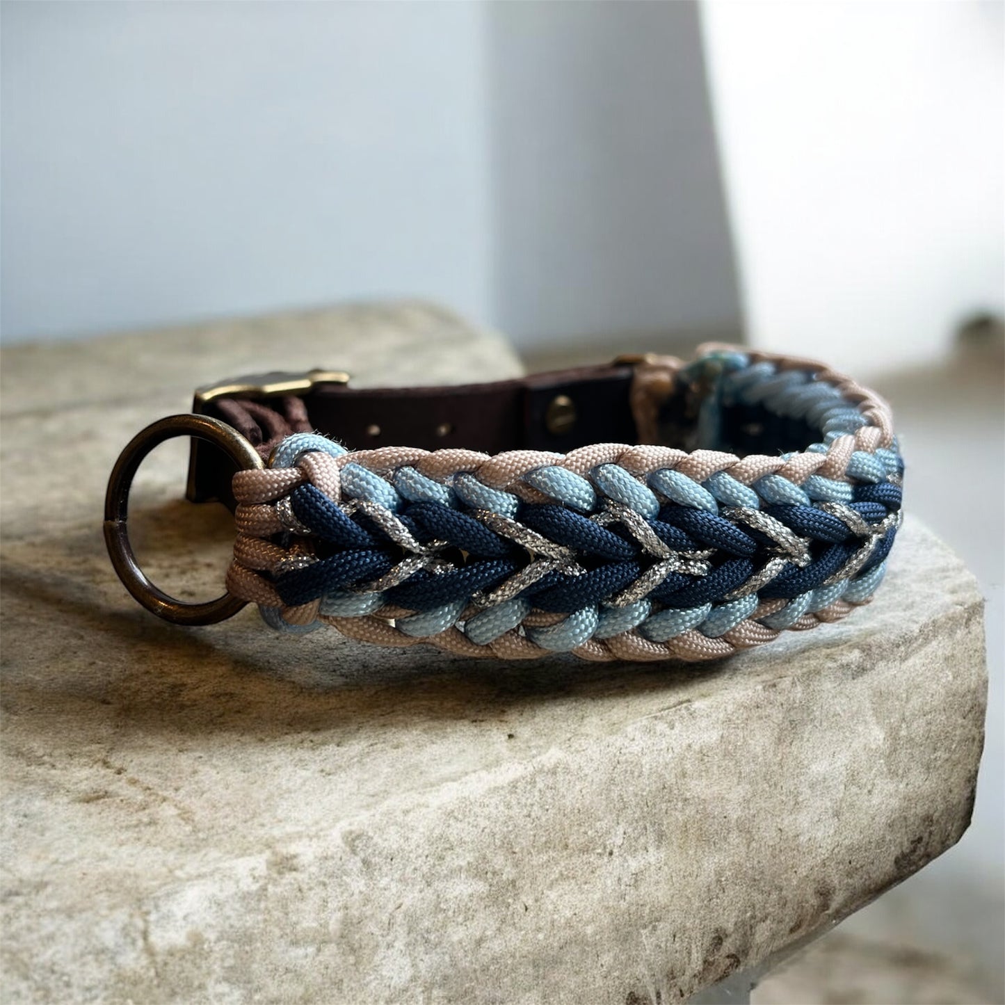 Geflochtenes Paracord-Halsband (blau & silber)