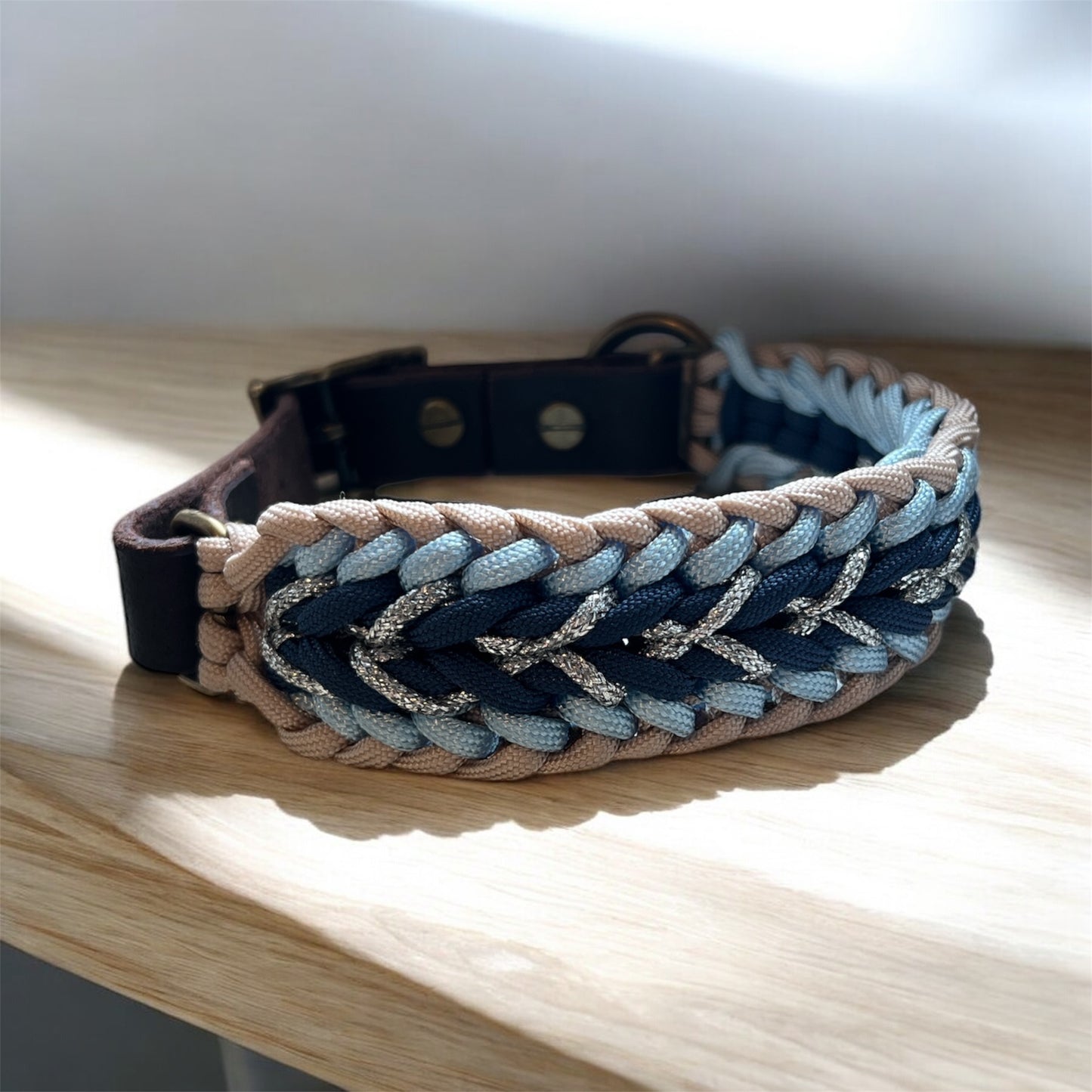 Geflochtenes Paracord-Halsband (blau & silber)
